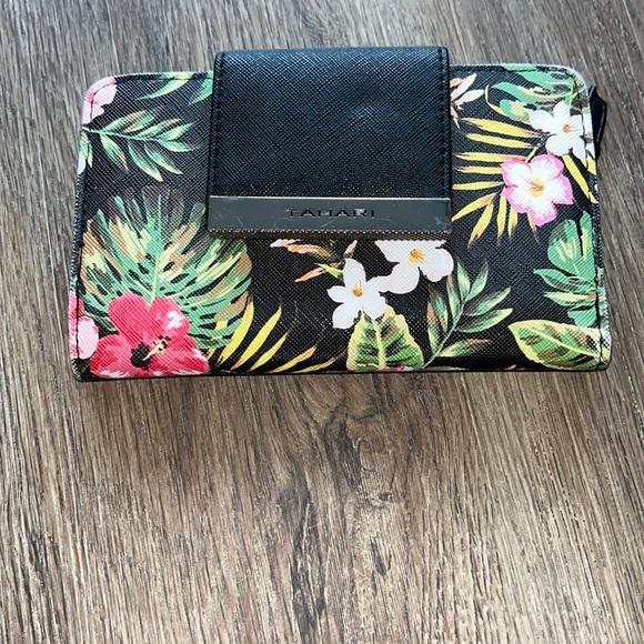 Tahari Handbags - Tahari Wallet